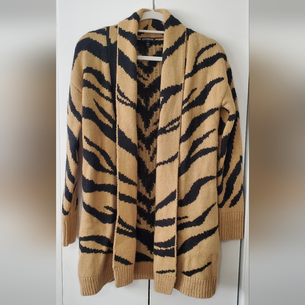 Chic Animal Print Sweater